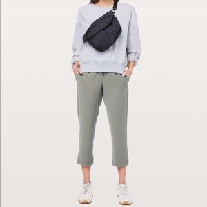 Lululemon on the fly crop *woven 23”